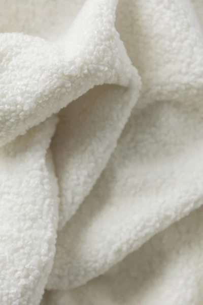 8581-01 Cheviot Winter White Hero Image