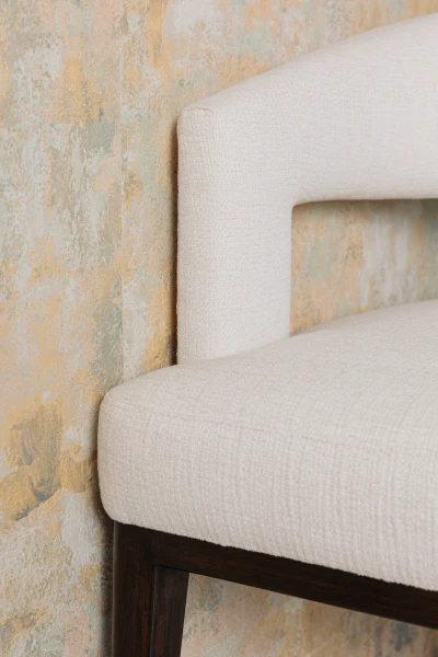 V111-05 Lona - Savanna, 3164-01 Phoenix - Dall Sheep Installation Image