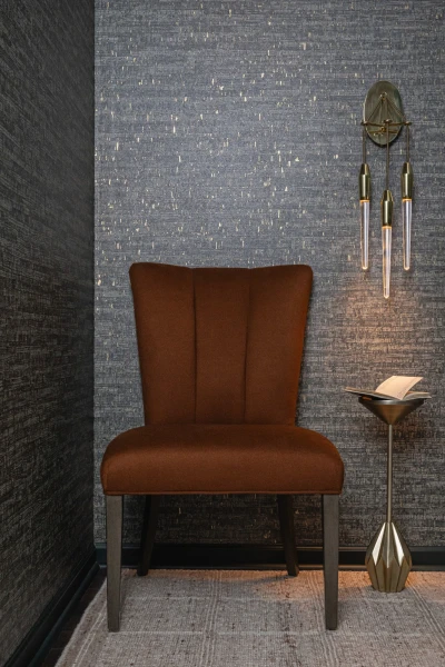 V115-06 Montado - Roscoelite, 7551-08 Dhara Orangutan Installation Image